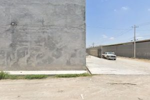 Bodega e y M en Apodaca